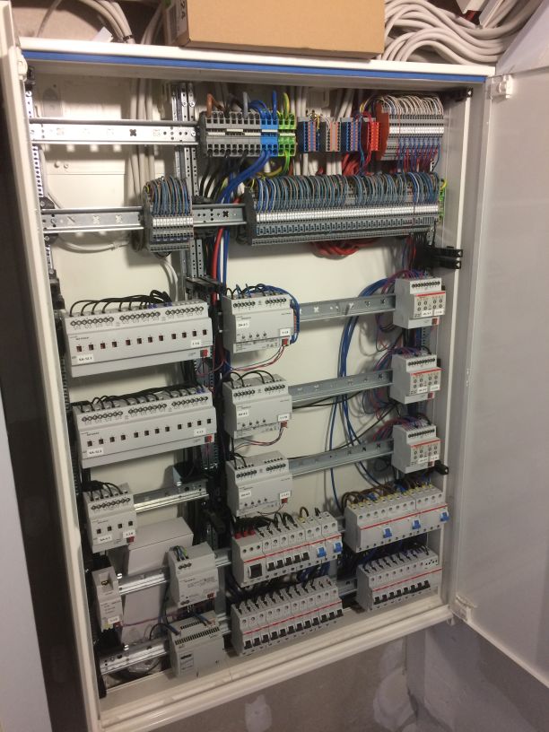KNX Verteilung im Aufbau